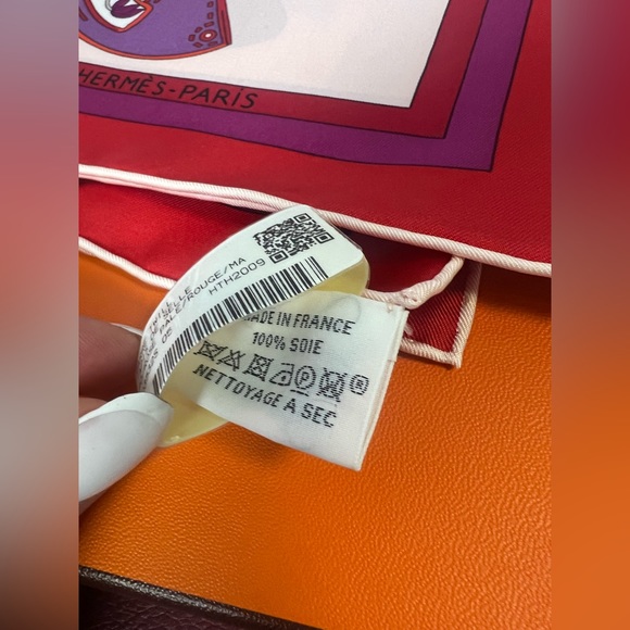 BNIB HERMES NECK SQUARE SCARF RED ORANGE - Picture 7 of 7